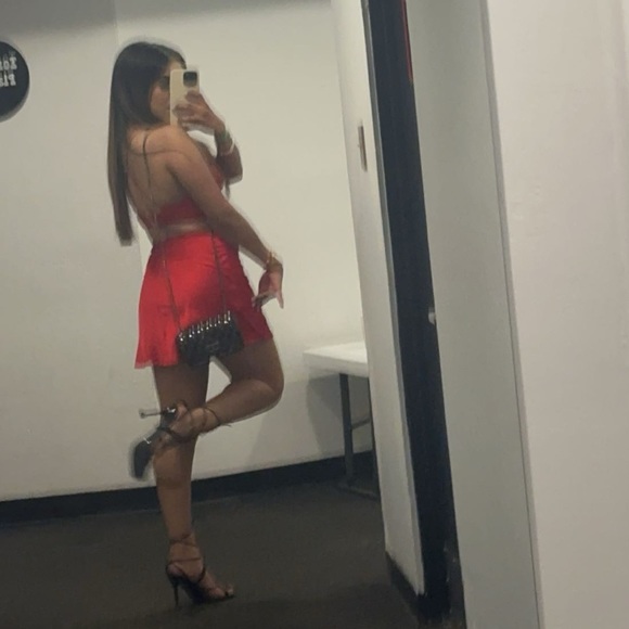 Red Dress - Picture 3 of 3